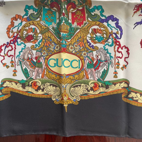Gucci Silk Scarf Louis IV  Pristine - Picture 5 of 5